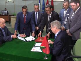 Lors de la signature d'un accord de jumelage entre Laâyoune et Metz, lundi 24 octobre 2022.