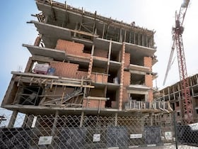 مجمع سكني في طور البناء
