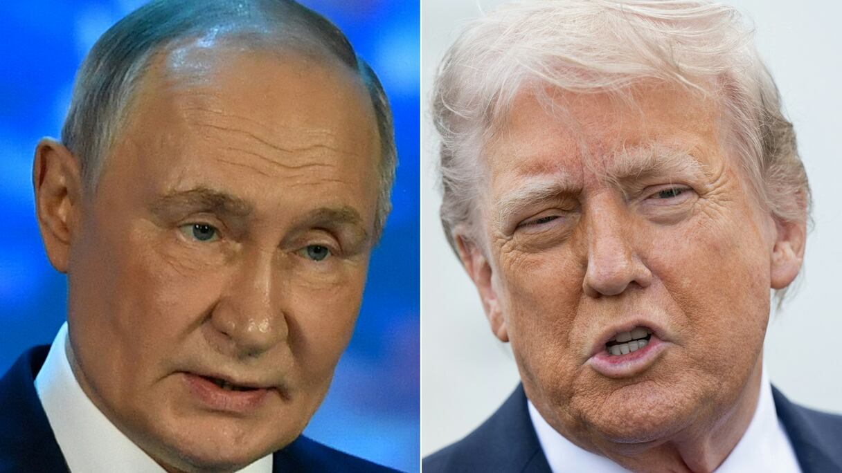 Le président russe Vladimir Poutine (à gauche) le 27 mars 2025 et le président américain Donald Trump à Washington, DC, le 23 avril 2025