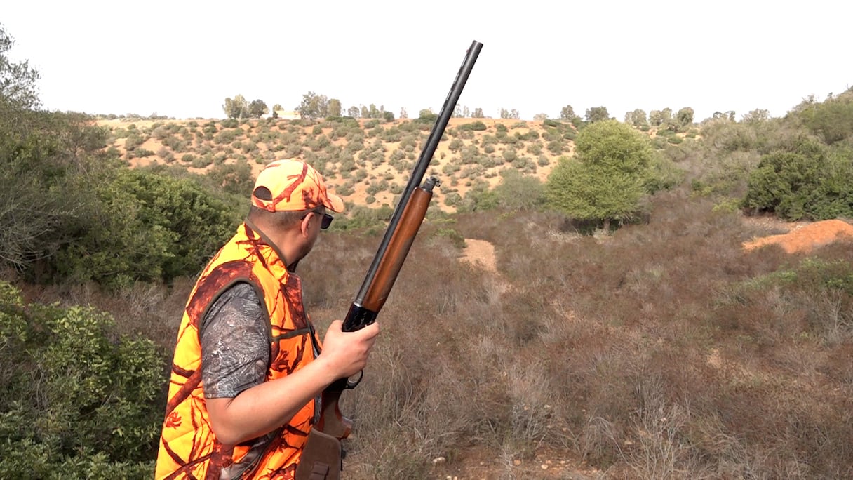 Un des chasseurs ayant participé à la battue (Y.Manna/Le360);