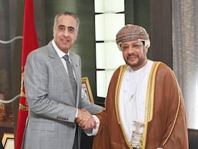 Le Directeur général de la Sûreté nationale et de la Surveillance du Territoire (DGSN-DGST), Abdellatif Hammouchi, et l’Ambassadeur du Sultanat d’Oman au Maroc, Khalid Salim Bamkhalif.