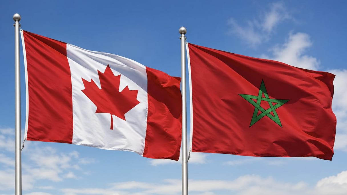 Les drapeaux du Maroc et du Canada.