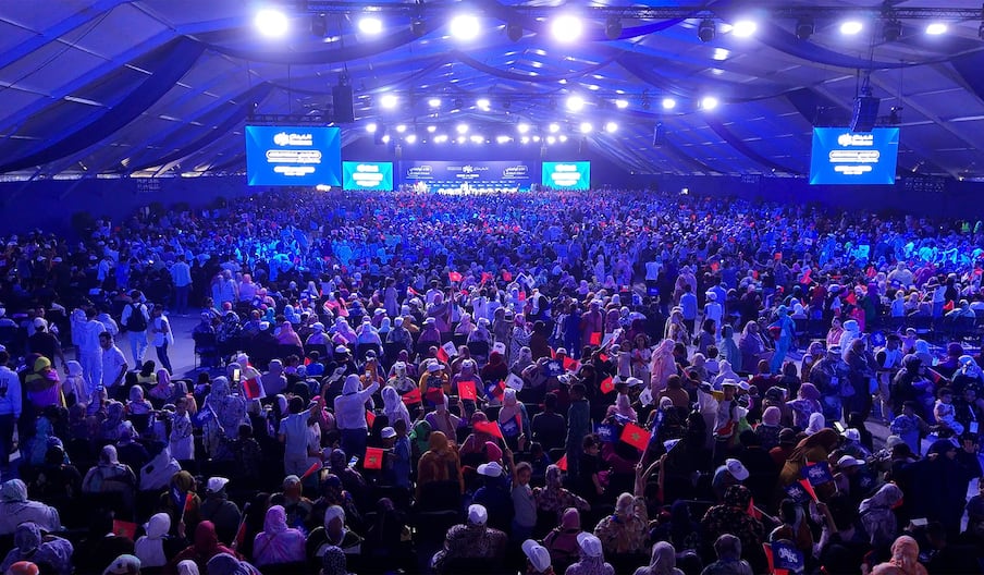 Le PAM a réuni plus de 17.000 participants à Dakhla dans le cadre de sa campagne électorale, lors d’un rassemblement marqué par une forte présence de la tenue traditionnelle sahraouie.