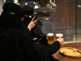 Des clientes du café 12 à Ryad, en Arabie Saoudite.