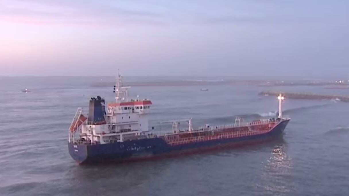 Les navires sont menacés d'ensablement à l'entrée du port de Tan Tan..