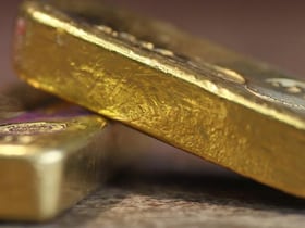 Des lingots d'or et d'argent se sont déversés sur la piste.