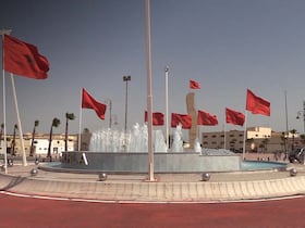 Les infrastructures de la région de Dakhla-Oued Eddahab se développent très rapidement, et tout particulièrement le futur port Dakhla Atlantique, qui, construit sur 1650 hectares, nécessite un budget global de 12,7 milliards de dirhams.