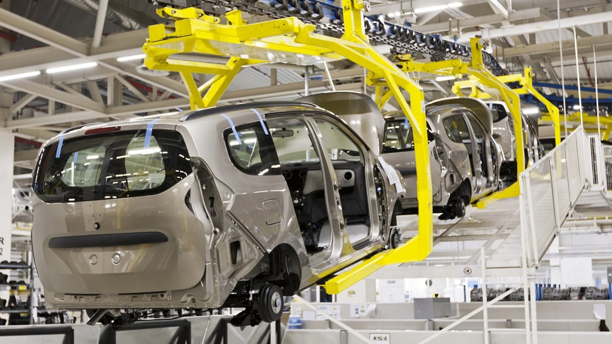 Une usine de production automobile.