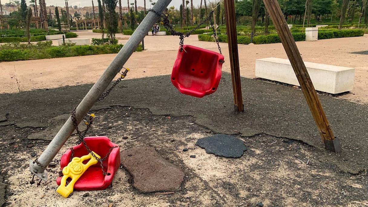 تخريب فضاءات الأطفال بحدائق عمومية حديثة بفاس يكشف تفاقم الإهمال وضعف الصيانة في المرافق العمومية