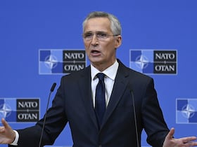 Le secrétaire général de l'OTAN, Jens Stoltenberg, s'adresse aux médias après une réunion du Conseil de l'Atlantique Nord, au siège de l'OTAN à Bruxelles le 16 novembre 2022.