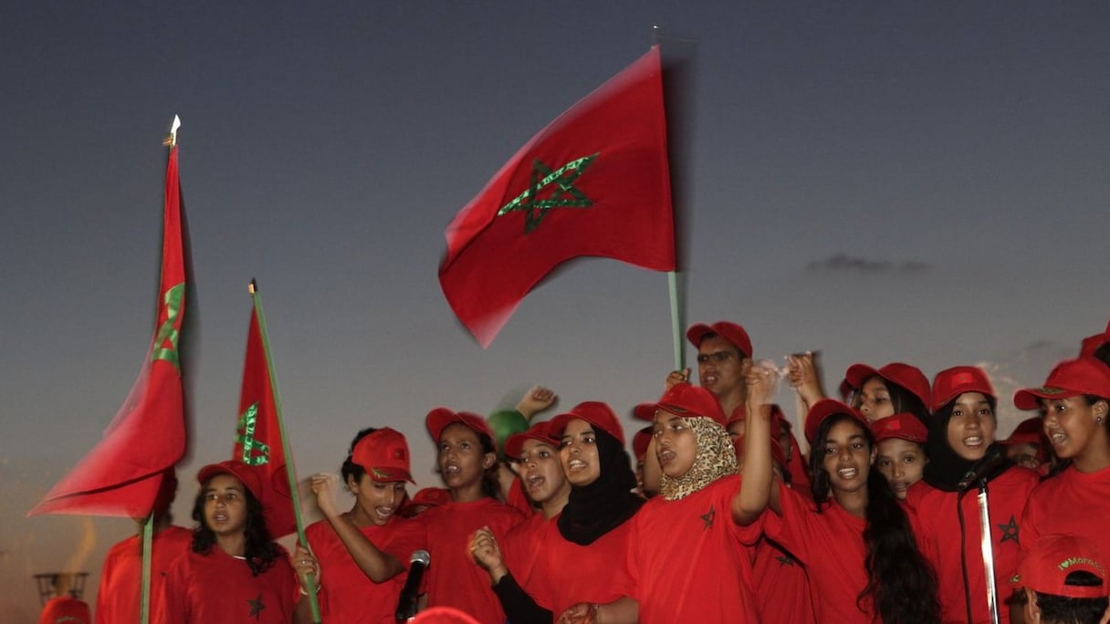 Vêtus du même rouge que les drapeaux à l'emblématique étoile verte qui flottaient au-dessus d'eux , les enfants ont mis beaucoup de coeur dans leur prestation, offrant un beau spectacle, plein de vie et d'émotion, aux visiteurs.