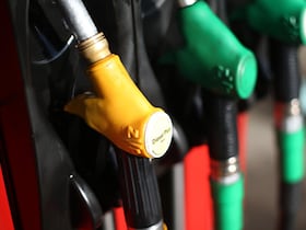 Distributeurs d'une pompe à essence (illustration).