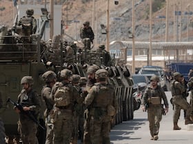 Des soldats espagnols déployés le long de la séparation entre Fnideq et Sebta.