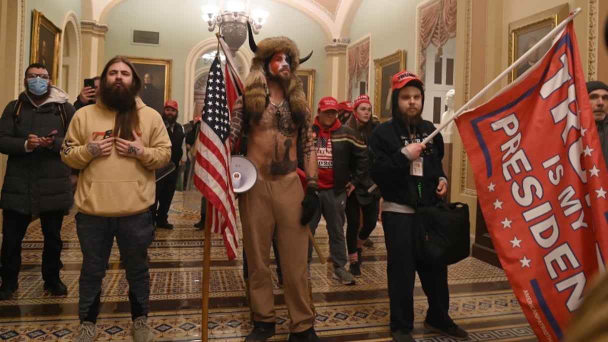 Des supporters de Donald Trump envahissent le Capitole, à Washington DC, le 6 janvier 2021.