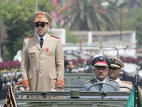 Le Roi Mohammed VI, Chef Suprême et Chef d'Etat-Major Général des Forces Armées Royales (FAR).