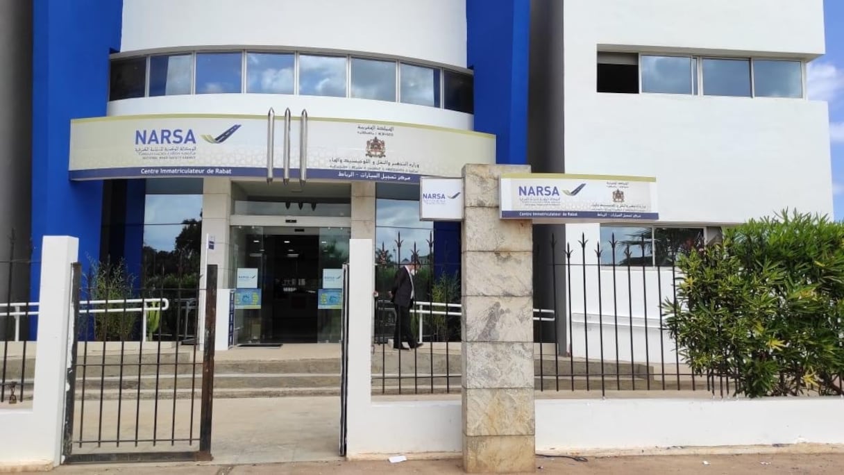 Un centre d'immatriculation.