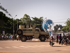 Un véhicule de l'armée à Ouagadougou, au Burkina Faso, le lundi 3 octobre 2022.