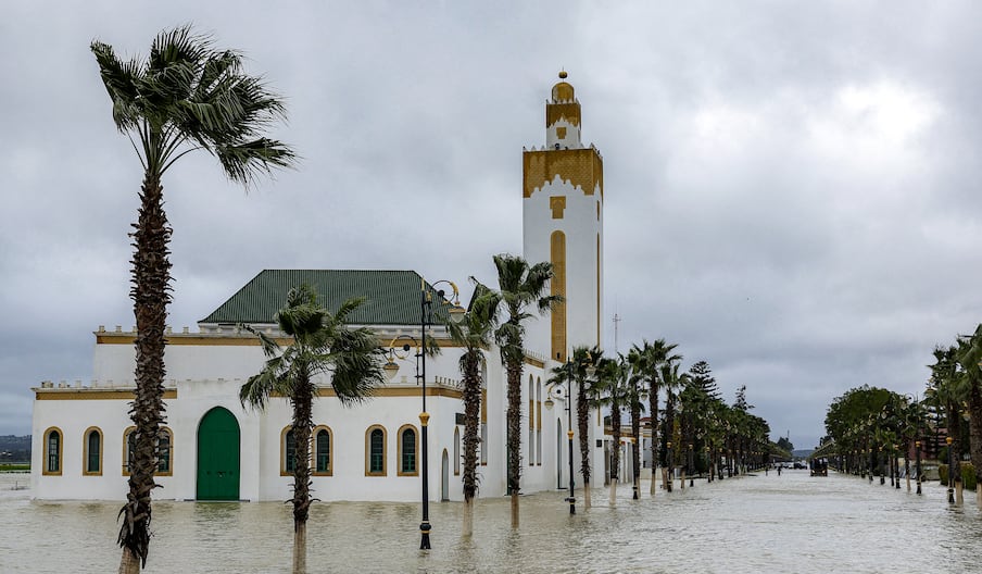 La crue du fleuve Loukkos cause l’inondation de plusieurs quartiers de Ksar El Kébir.
