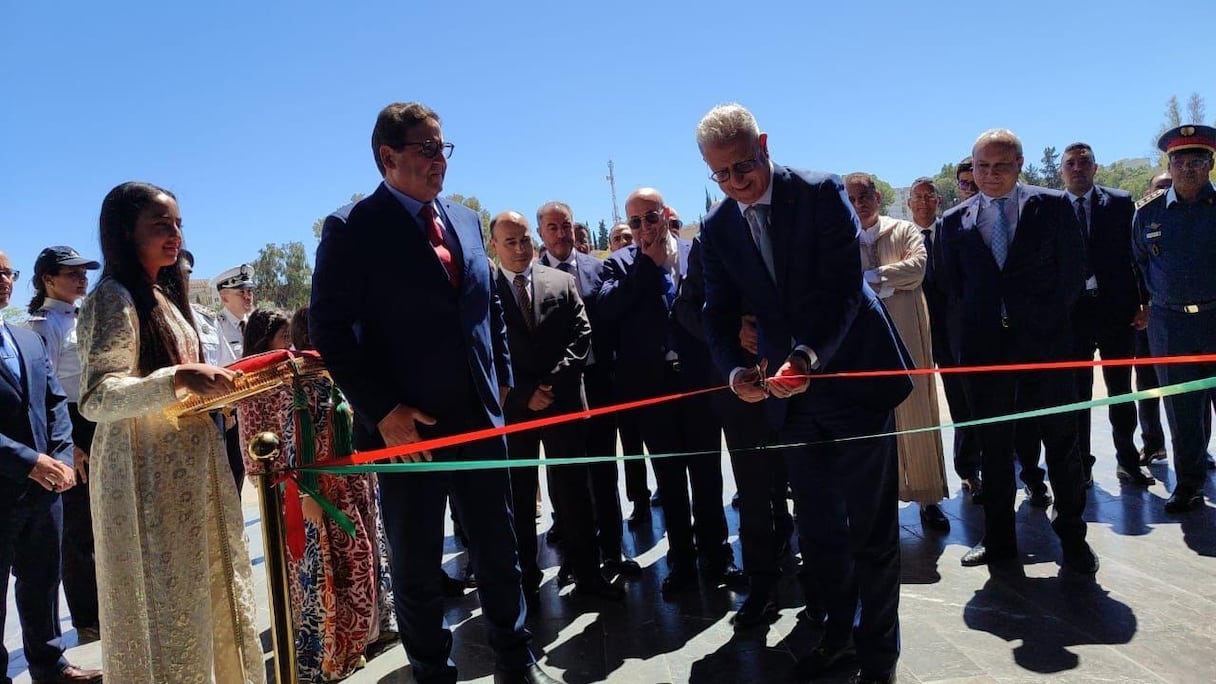 Abdessamad Kayouh, ministre du Transport et de la Logistique et Mohamed Rabie Khlie, directeur général de l’Office national des chemins de fer (ONCF), lors de l’inauguration de la nouvelle gare ferroviaire de Taza.