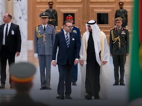 Le roi Mohammed VI et le président émirati Mohammed Ben Zayed Al Nahyane, lundi 4 décembre 2023 à Abou Dhabi.