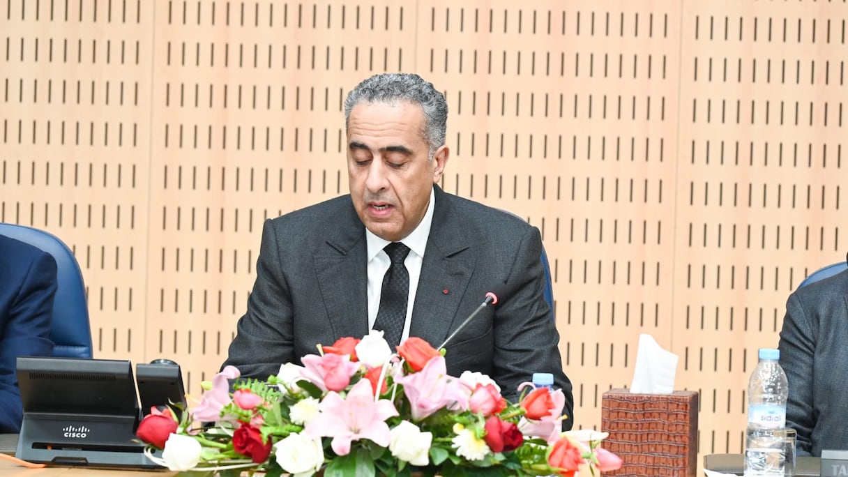 Le directeur du pôle DGSN-DGST lors de la remise de wissams royaux aux cadres et fonctionnaires de la DGST, mardi 3 février 2026.