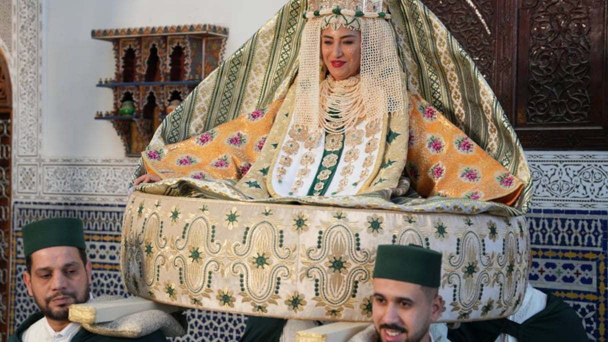 Photo du dossier du Maroc inscrit sur la liste représentative du patrimoine culturel immatériel de l'Unesco portant sur "le caftan marocain: art, traditions et savoir-faire".