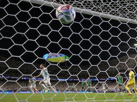 L’attaquant numéro 10 de l’Argentine, Lionel Messi, célèbre son deuxième but pour son équipe lors du match de football du Groupe J de la Coupe du monde 2026 opposant l’Argentine et l’Algérie au Kansas City Stadium à Kansas City, le 16 juin 2026.
