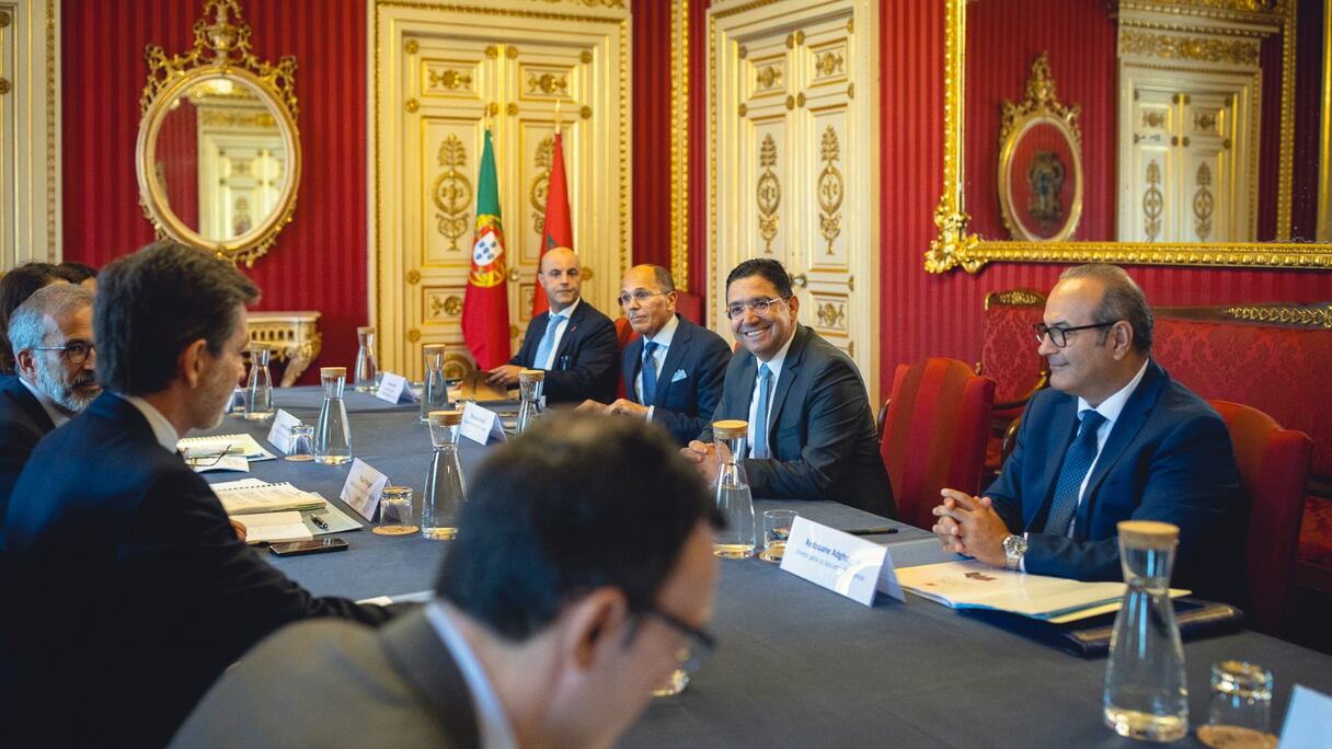 Lors de la rencontre entre Nasser Bourita et le ministre d’État et des Affaires étrangères du Portugal, Paulo Rangel, mardi 22 juillet 2025 à Lisbonne.