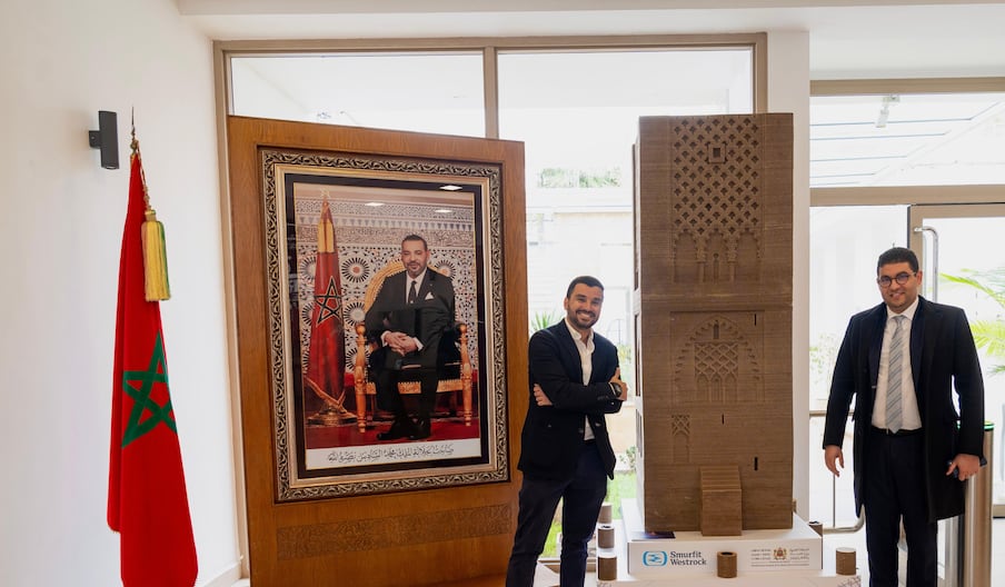 Le ministre de la Jeunesse, de la Culture et de la Communication, Mehdi Bensaid, et Mounir Naciri, PDG de Smurfit Westrock Maroc.