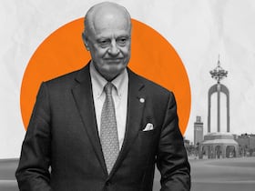 Staffan di Mistura, envoyé personnel du secrétaire général de l'ONU au Sahara. Au fond, la ville de Laâyoune.