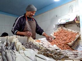 ما سبب غلاء أسعار السمك بفاس.. ضعف الإنتاج أم فوضى التسويق؟