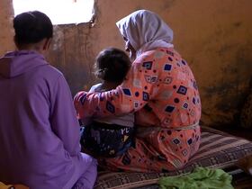 طفلة تيفلت المغتصبة رفقة رضيعها وجدتها