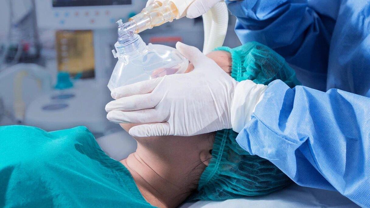 Face au nombre limité de respirateurs artificiels et à l'explosion des cas, le choix sera difficile.