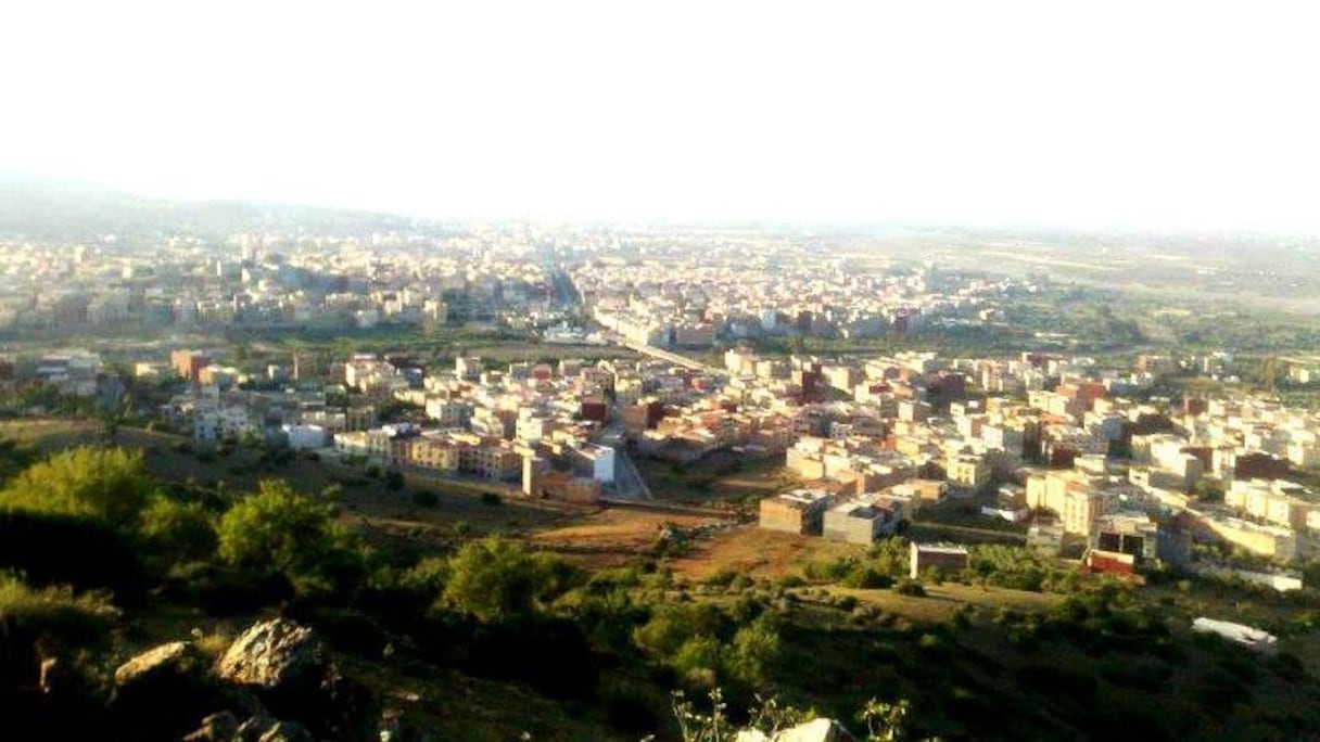 Beni Bouayach, ou Aït Bouayach, troisième ville de la province d'Al Hoceïma par le nombre de ses habitants, est située en plein cœur du Rif historique, dans la région administrative de Tanger-Tétouan-Al Hoceïma.