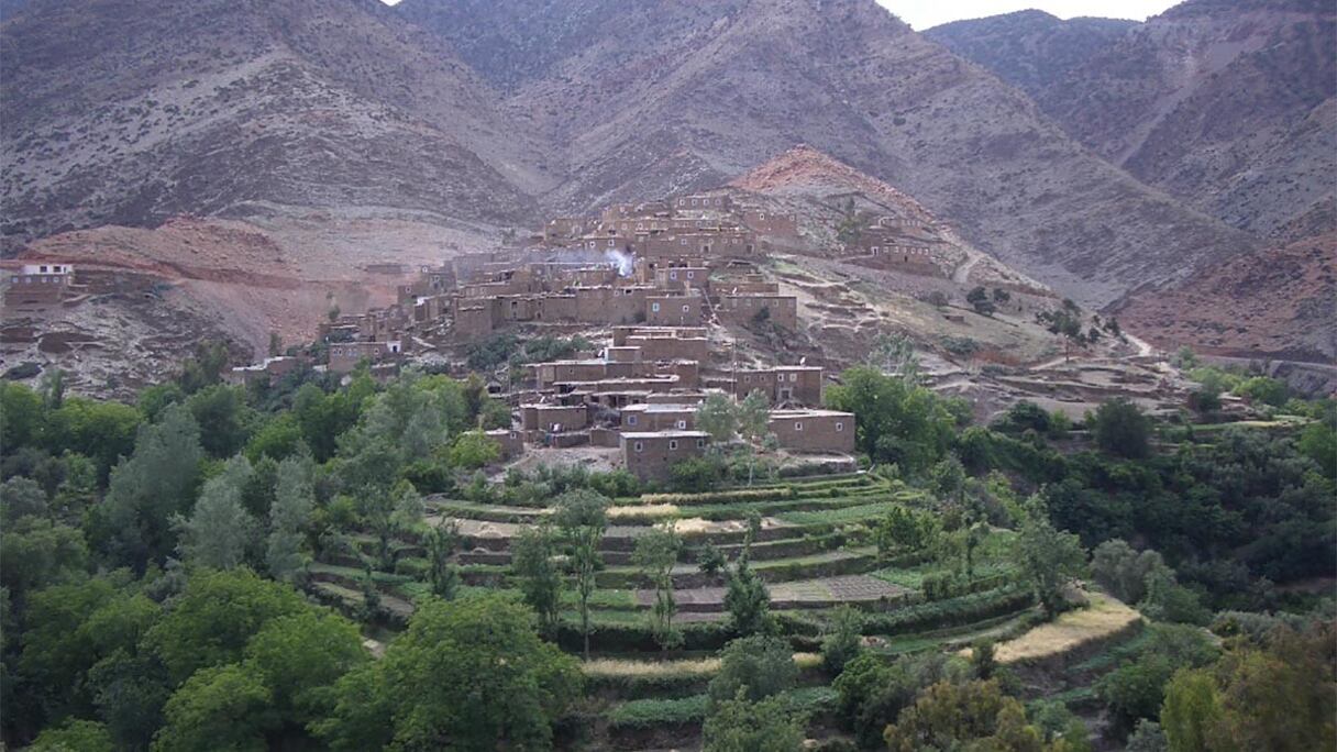 Cultures étagées, douar de Tizgui (Haut Atlas), près d'Amizmiz. Située à plus de 50 km de Marrakech, la région, au pied du jbel Erdouz, a été citée en 1525 dans les écrits de l'explorateur et diplomate Hassan al-Wazzan, dit Léon l'Africain.