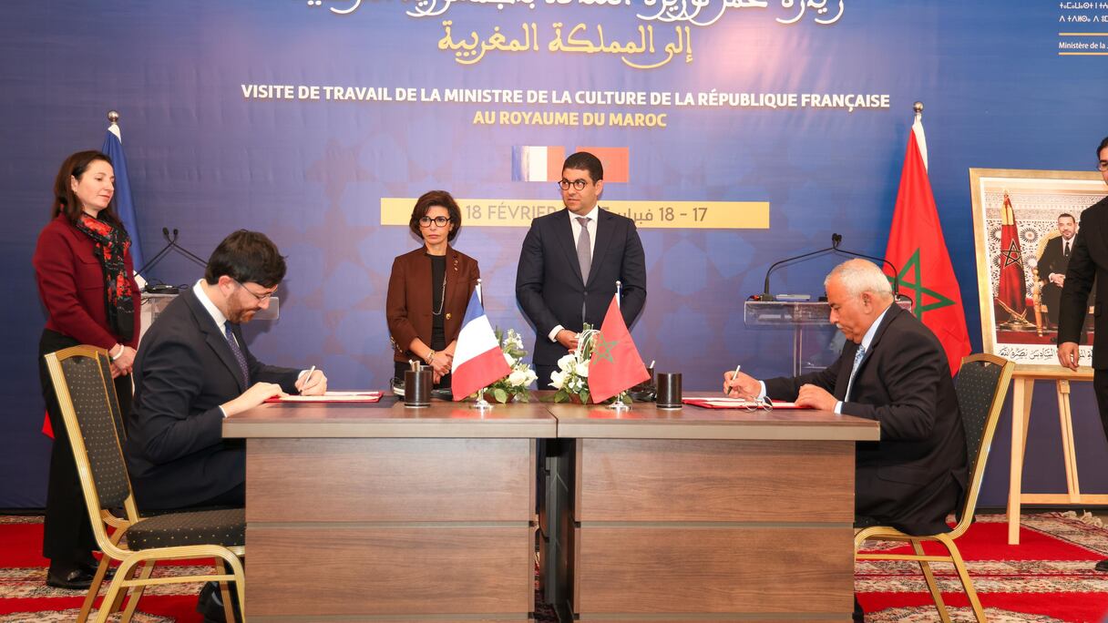 Lors de la signature des accords de renforcement de coopération culturelle entre le Maroc et la France.