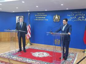 Le secrétaire d'Etat américain Antony Blinken et son homologue marocain Nasser Bourita, en conférence de presse à l'issue de leur rencontre à Rabat au siège du ministère des Affaires étrangères, le 29 mars 2022.
