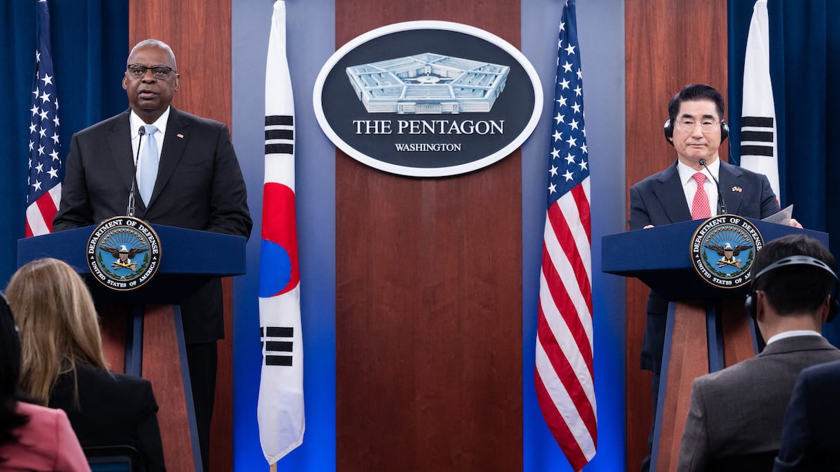 Le secrétaire américain à la Défense Lloyd Austin III et le ministre sud-coréen de la Défense Kim Yong Hyun tiennent une conférence de presse lors de la réunion consultative sur la sécurité entre les États-Unis et la République de Corée (ROK) au Pentagone à Washington, DC, le 30 octobre 2024