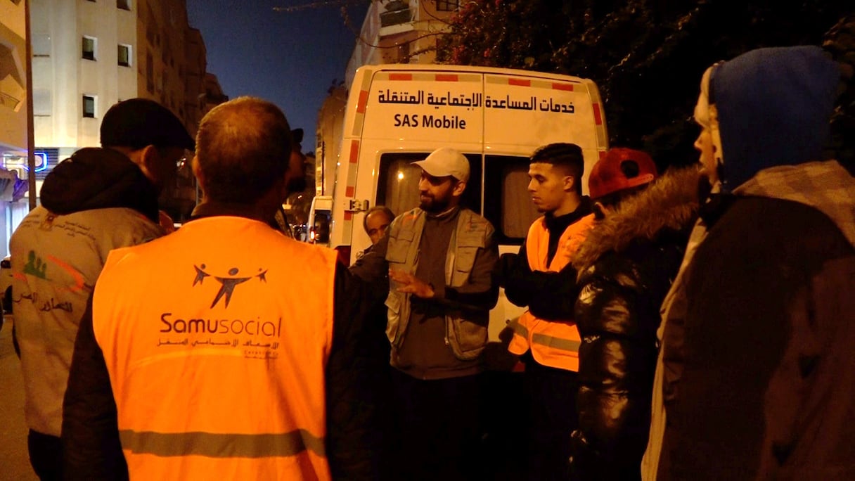 هكذا تتجند عناصر الإسعاف الاجتماعي لمساعدة الأشخاص بدون مأوى في فصل الشتاء