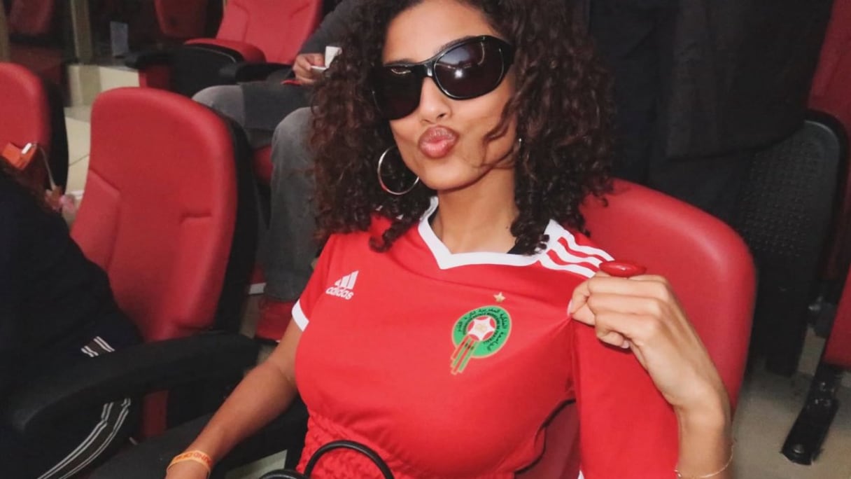 La top model Imaan Hammam dans les gradins du Boston Stadium, le 19 juin 2026, pour soutenir l'équipe du Maroc face à l'Ecosse.