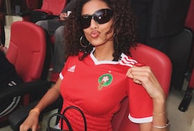 La top model Imaan Hammam dans les gradins du Boston Stadium, le 19 juin 2026, pour soutenir l'équipe du Maroc face à l'Ecosse.