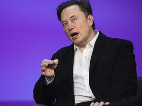 Le patron de Tesla, Elon Musk, s'exprimant lors de la conférence TED2022, à Vancouver, Canada, le 14 avril 2022.