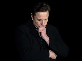 Elon Musk à une conférence de presse, dans le sud du Texas. La volonté du patron de Tesla et le SpaceX de transformer Twitter en une plate-forme lucrative où n'importe qui peut dire n'importe quoi, semble difficile aux experts.