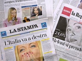 La une des journaux italiens, le 26 septembre 2022, après la victoire aux législatives de la post-fasciste Giorgia Meloni.