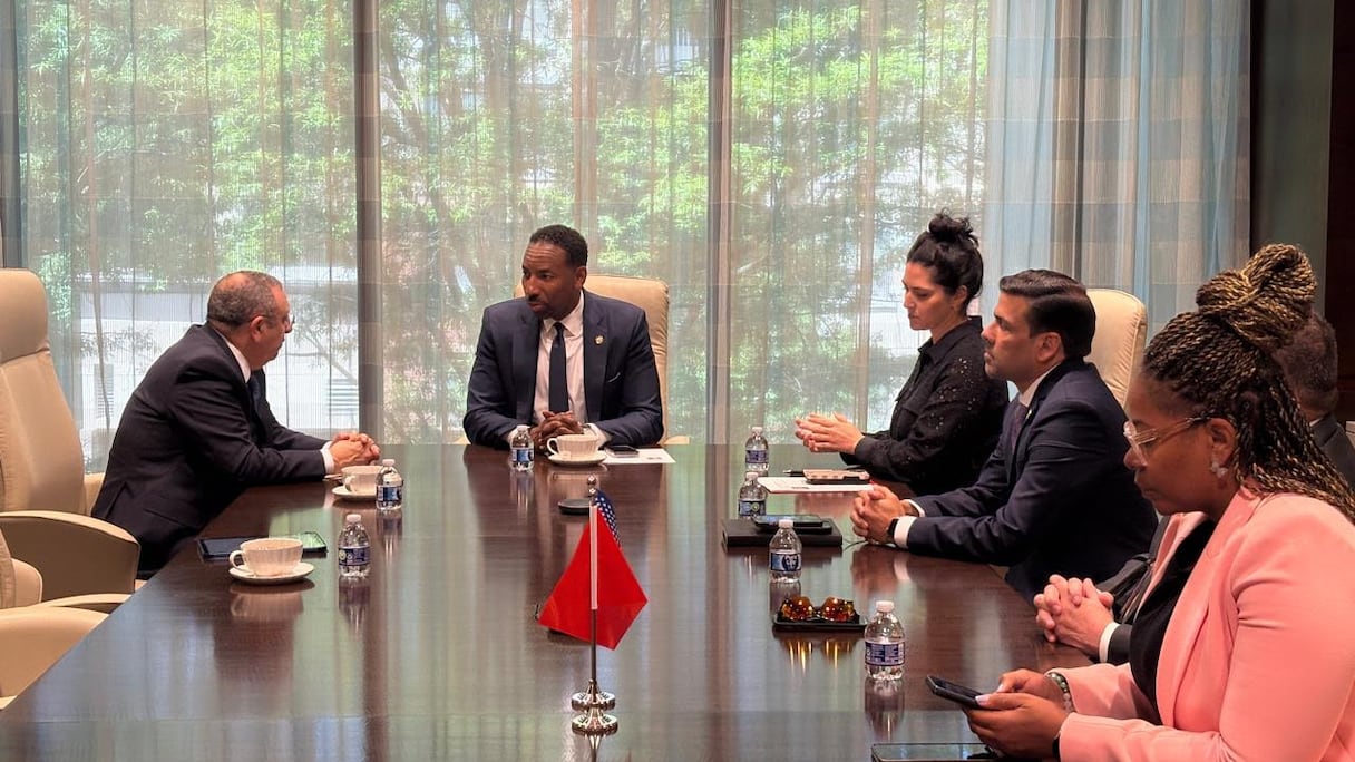 Lors de la rencontre entre Youssef Amrani, ambassadeur du Maroc aux Etats-Unis, le maire d'Atlanta Andre Dickens et les responsables locaux.