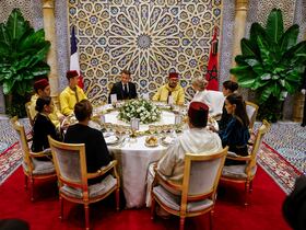 Lors du dîner officiel offert par le roi Mohammed VI en l’honneur du président de la République française, Emmanuel Macron, et son épouse Brigitte Macron, mardi 29 octobre 2024 au Palais royal à Rabat. (AFP).