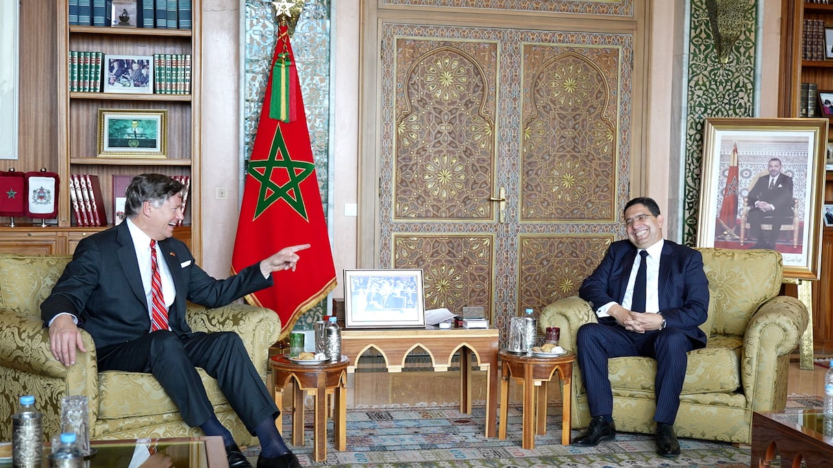 Nasser Bourita recevant le Secrétaire d’État Adjoint des États-Unis, Christopher Landau, mercredi 29 avril 2026 à Rabat.