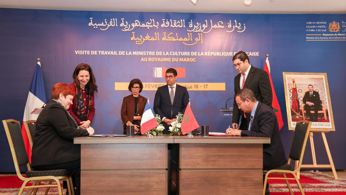 Lors de la signature des accords de renforcement de coopération culturelle entre le Maroc et la France.