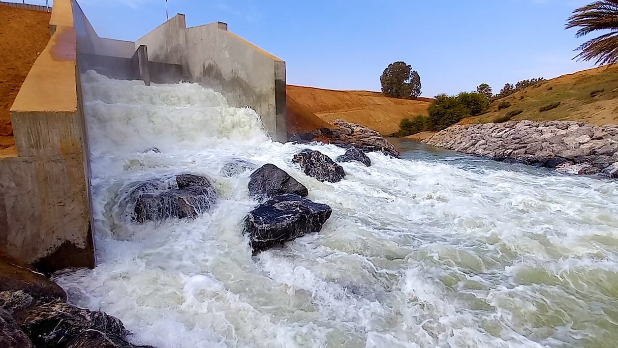 Les eaux de l'Oued Sebou se déversant dans le barrage de Sidi Mohammed Ben Abdellah de Rabat.