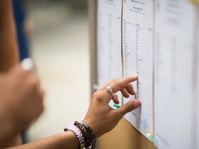 Dans les établissements de l'enseignement français au Maroc, le taux de réussite moyen au baccalauréat est de 99%.